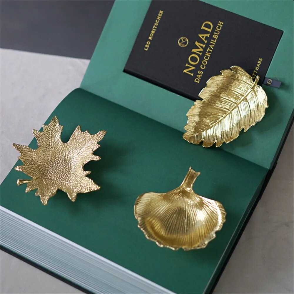 Nordic Luxury Metal Storage Tray Creative Ginkgo Leaf Shape Gold Plate Jewelry Fruit Snack Storage Tray Desk Figurines Decor