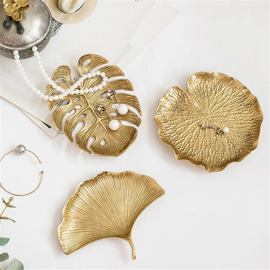 Nordic Luxury Metal Storage Tray Creative Ginkgo Leaf Shape Gold Plate Jewelry Fruit Snack Storage Tray Desk Figurines Decor