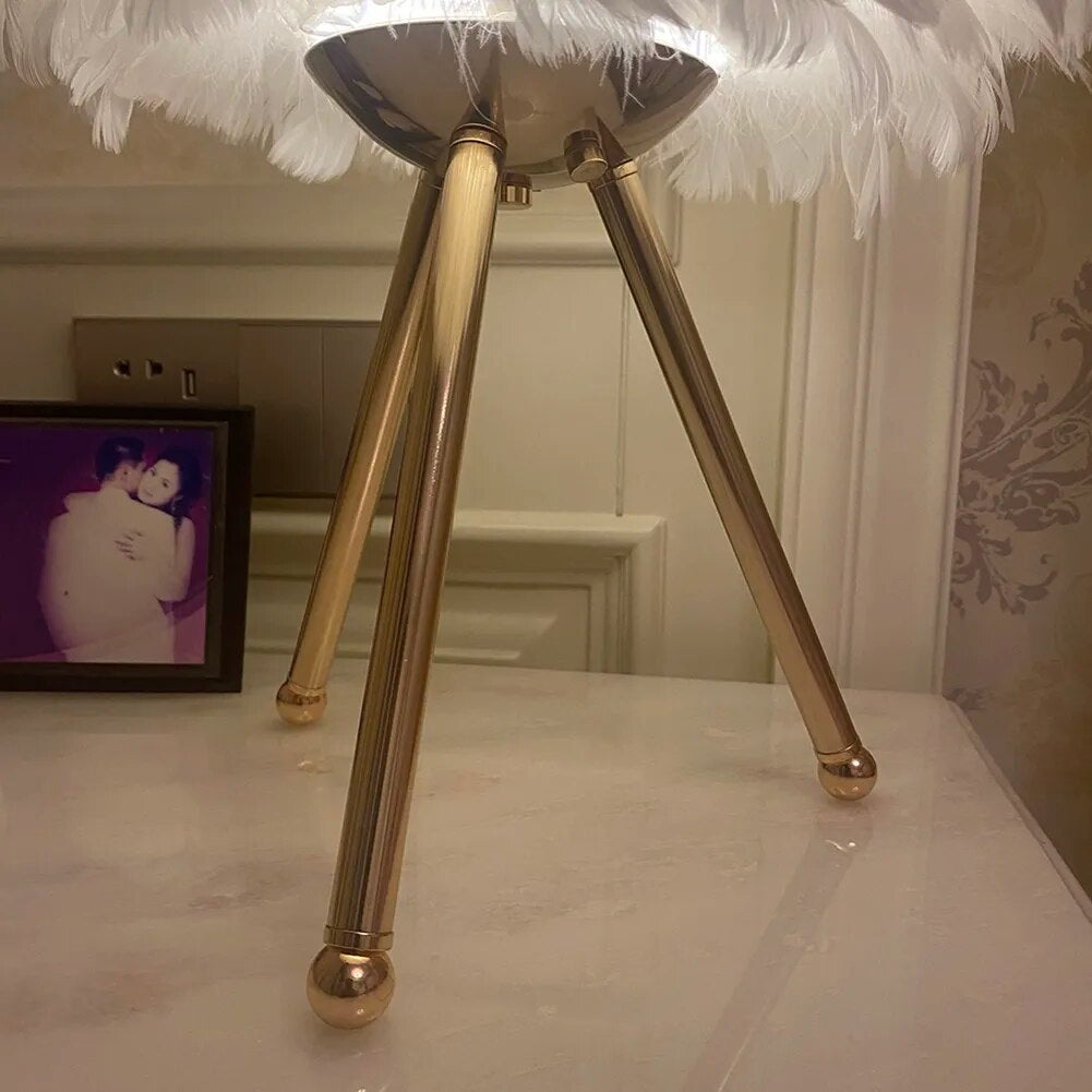 Goose Feather Table Lamp Modern LED Table Lamp For Bedroom Feather Lampshade Bedside Lamp Wedding Christmas Home Decoration E27